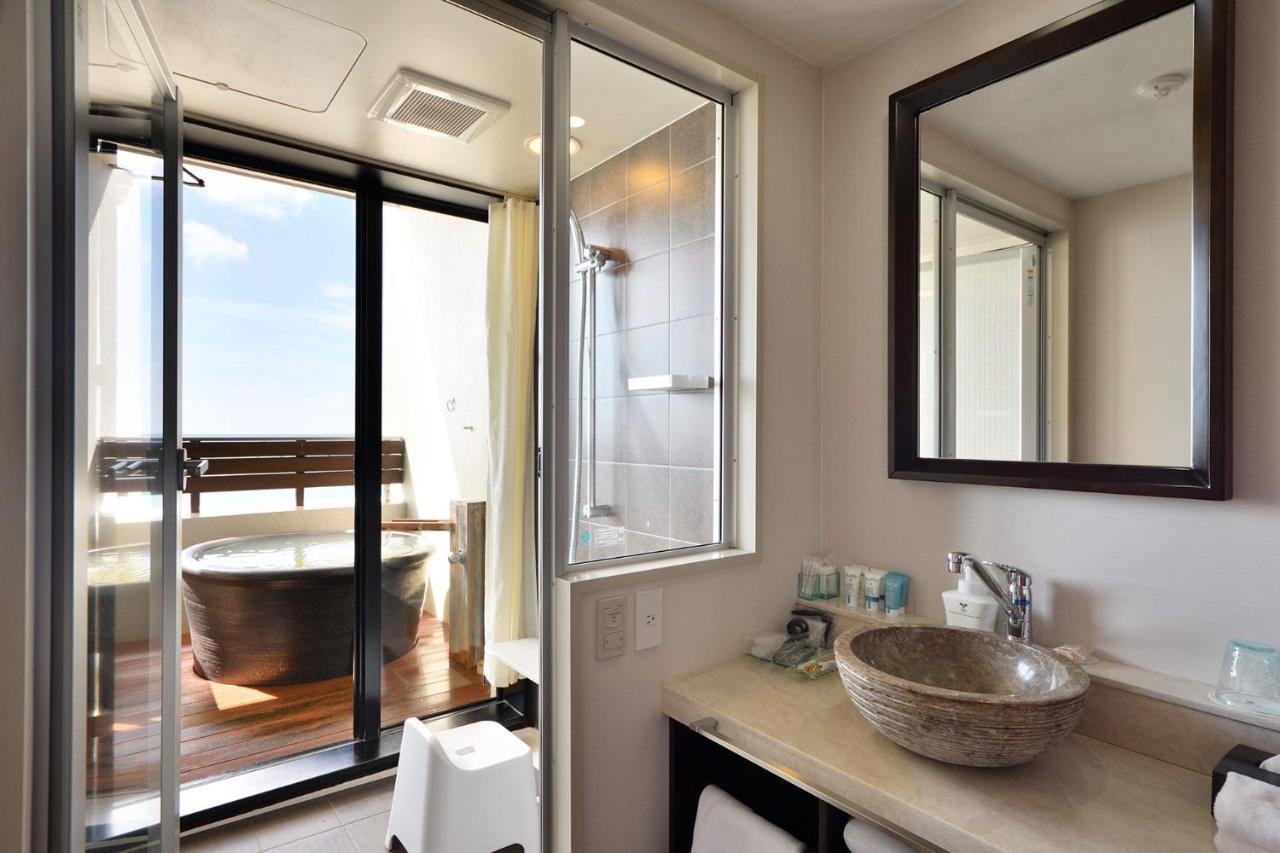 Senagajima Island Resort & Spa Tomigusuku Екстериор снимка